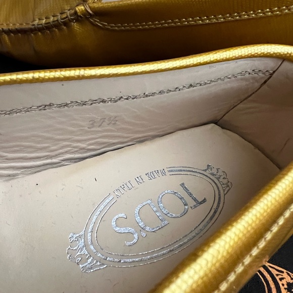 Tod’s Gommino Driving Shoes in Gold Patent Leather. Size 37.5 - Picture 7 of 8